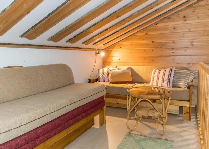 Lauri 4 Iso By Interhome